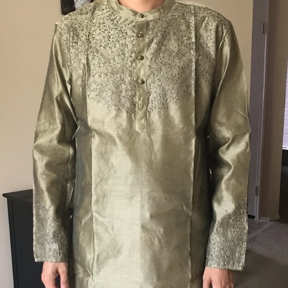 Beautiful embroidery detail kurta - Picture 2 of 7